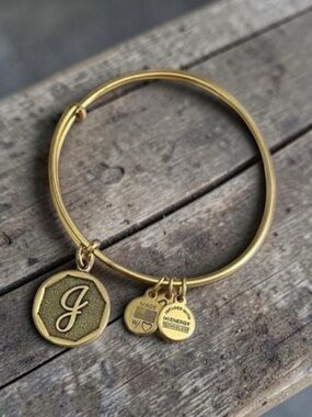 🫶🏻 Alex and Ani J Bracelet